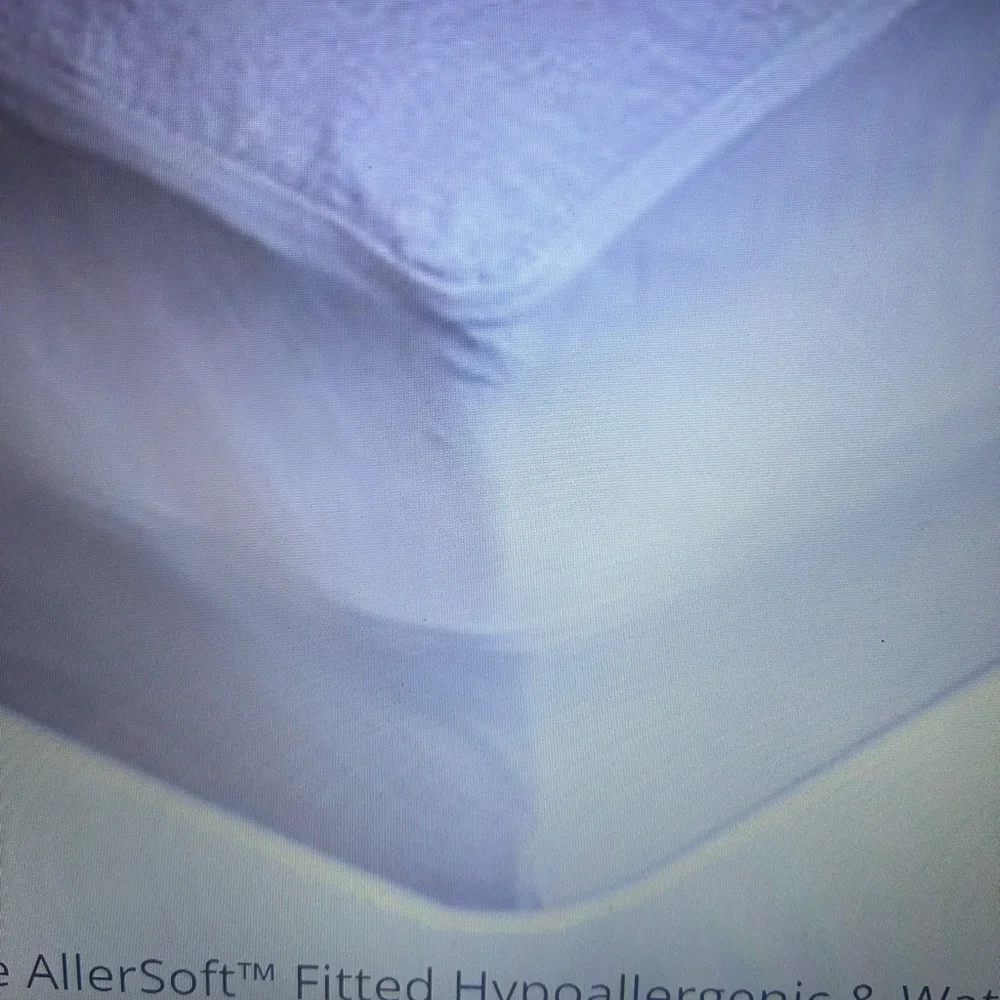 Allergy Bedding Encasement.White. Fully enclose your twin mattress. Waterproof.
